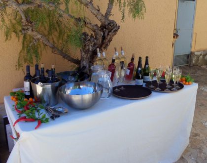 Your drinks buffet ready for consumption is an advantages of Party Catering