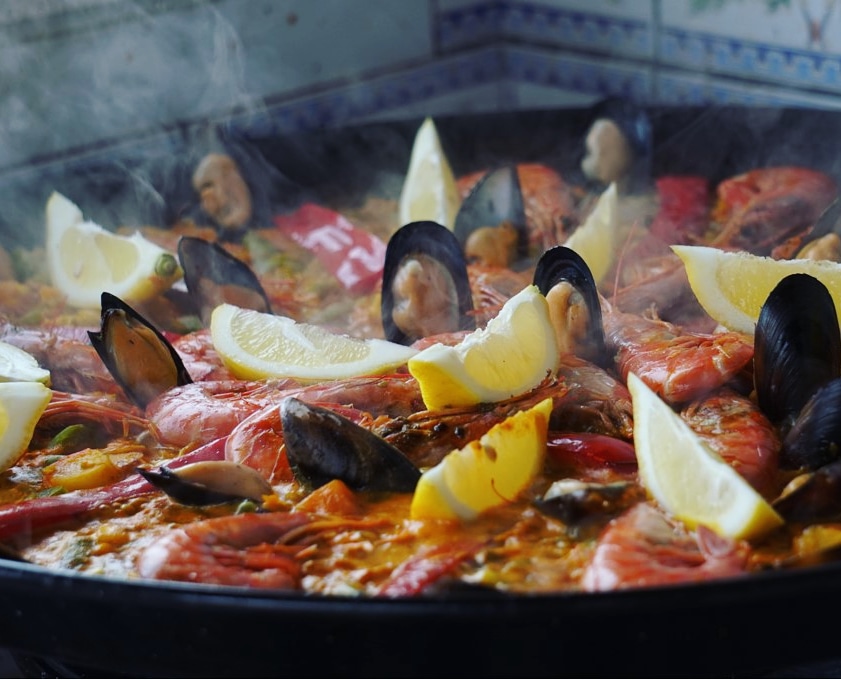 Paella-freshly-cooked-at-your-home.
